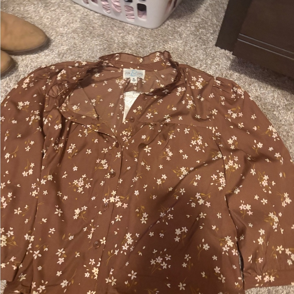 Francesca's Collections Brown Floral Blouse